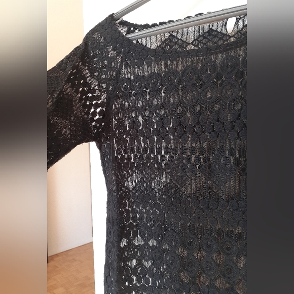 Embroidered mesh top with geometric pattern - Picture 8 of 8